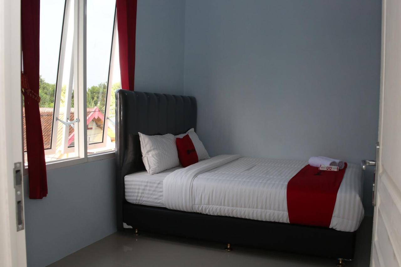 Reddoorz Syariah Near Suncity Mall Madiun Luaran gambar